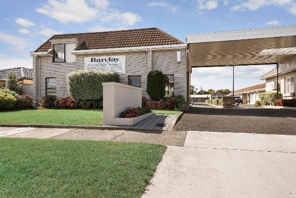 Barclay Motor Inn image 7
